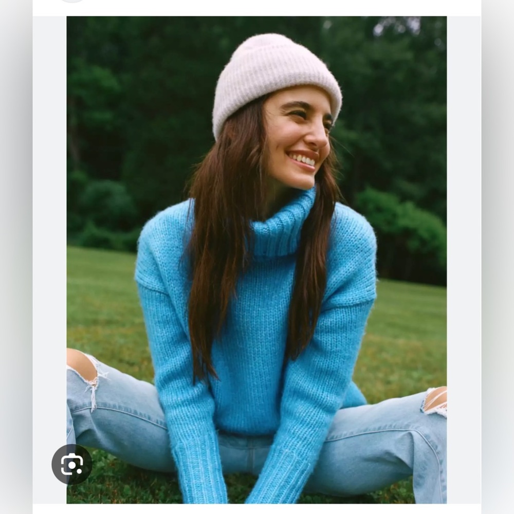 AE Snowsoft Mock Neck oversized sweater! Blue size Med